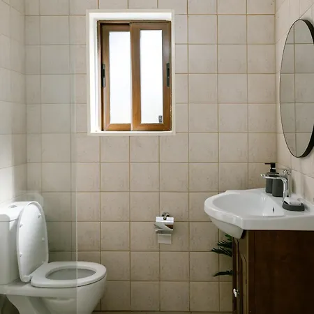 Semesterbostad Dream In Tala With Private Pool, Sea & Mountain Views & Garden Retreat Paphos