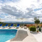 Hébergement de vacances Dream In Tala With Private Pool, Sea & Mountain Views & Garden Retreat Paphos