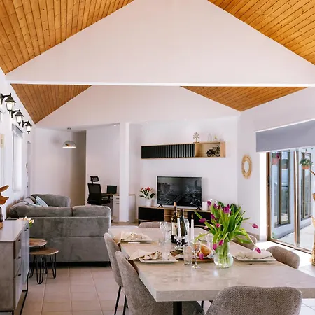 Casa de Férias Dream Villa In Tala With Private Pool, Sea & Mountain Views & Garden Retreat *