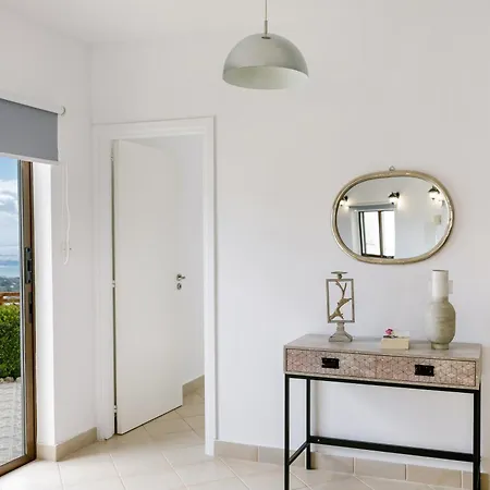 Сasa de vacaciones Dream In Tala With Private Pool, Sea & Mountain Views & Garden Retreat *