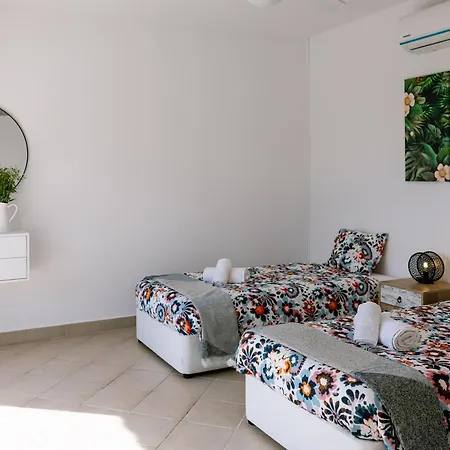 Сasa de vacaciones Dream In Tala With Private Pool, Sea & Mountain Views & Garden Retreat