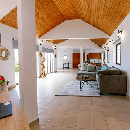 Dream Villa In Tala With Private Pool, Sea & Mountain Views & Garden Retreat Pafos