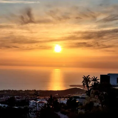 Dream In Tala With Private Pool, Sea & Mountain Views & Garden Retreat * Πάφος