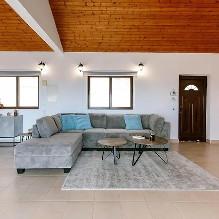 Tatil Evi Dream In Tala With Private Pool, Sea & Mountain Views & Garden Retreat Pafos