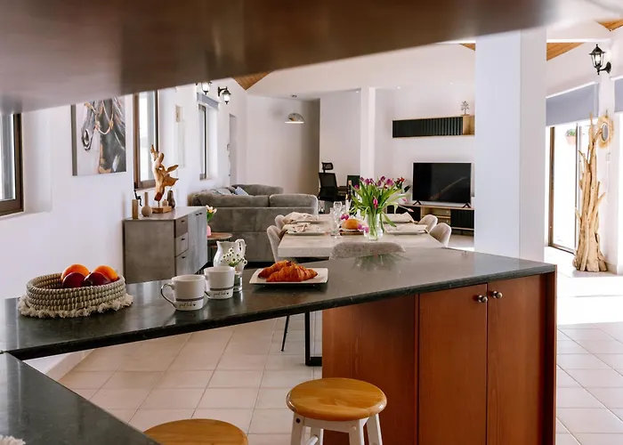 Dream In Tala With Private Pool, Sea & Mountain Views & Garden Retreat パ フォス