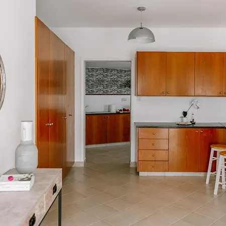 Holiday home Dream In Tala With Private Pool, Sea & Mountain Views & Garden Retreat Paphos